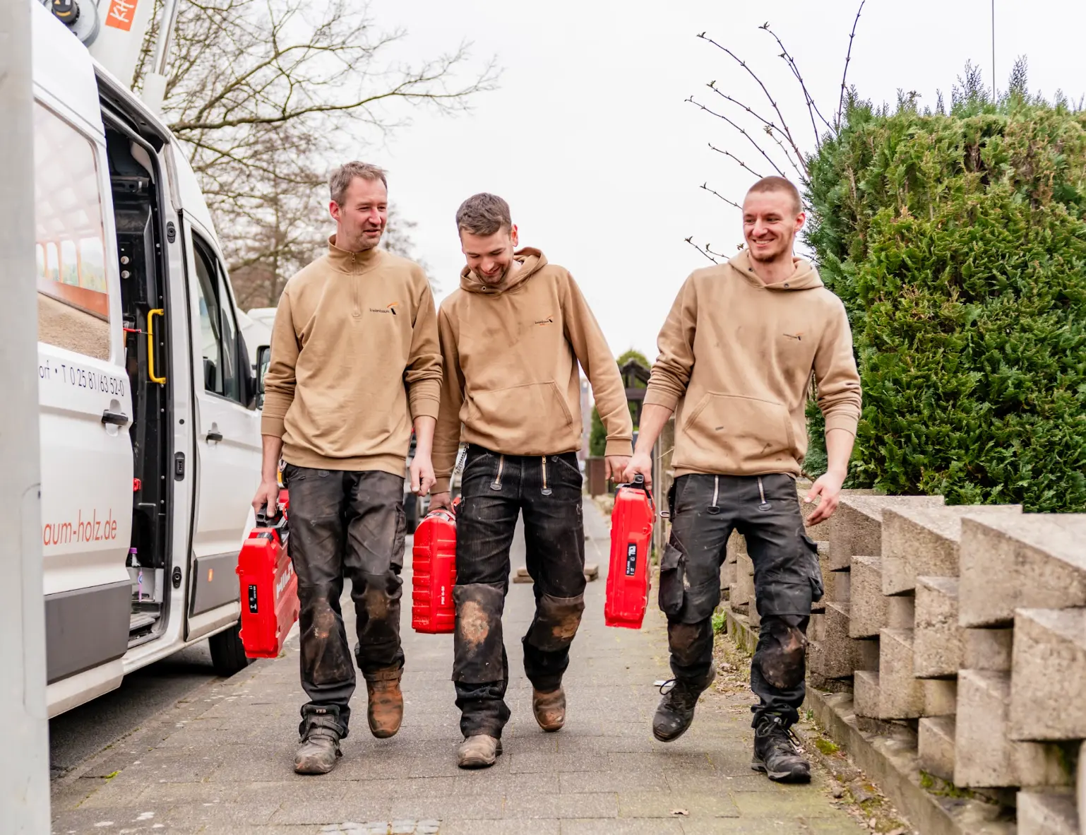 Team der KH-Dachtechnik auf dem Weg zur Baustelle